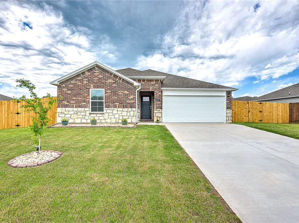 613 S Smith Ave, Gentry, AR 72734