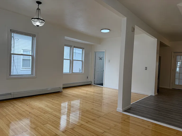 38 Marion Ave N — Photo 3