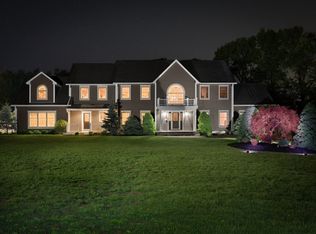 17 Danielle Dr, Danvers, MA 01923