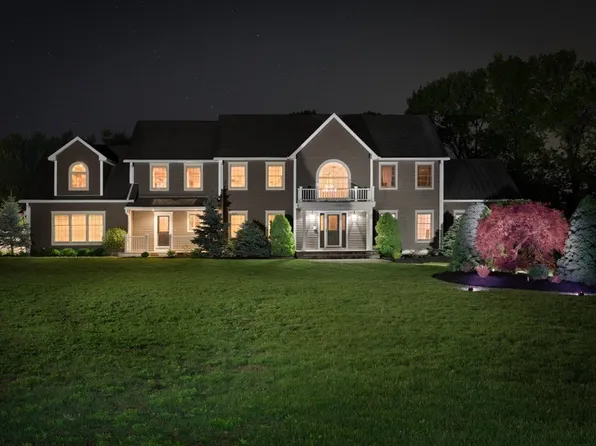 17 Danielle Dr, Danvers, MA 01923