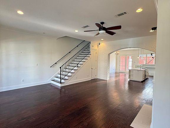 3rd image of 180 Harper St