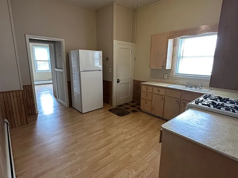 304 14th Ave SW — Photo 2