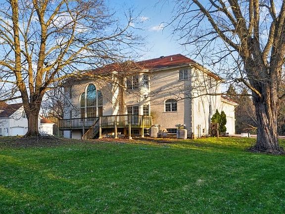 2nd image of 2113 Elgin Rd