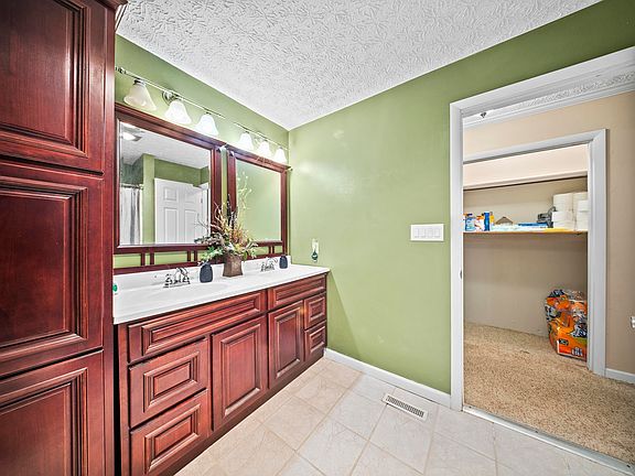 5th image of 2403 Suzanne Ct