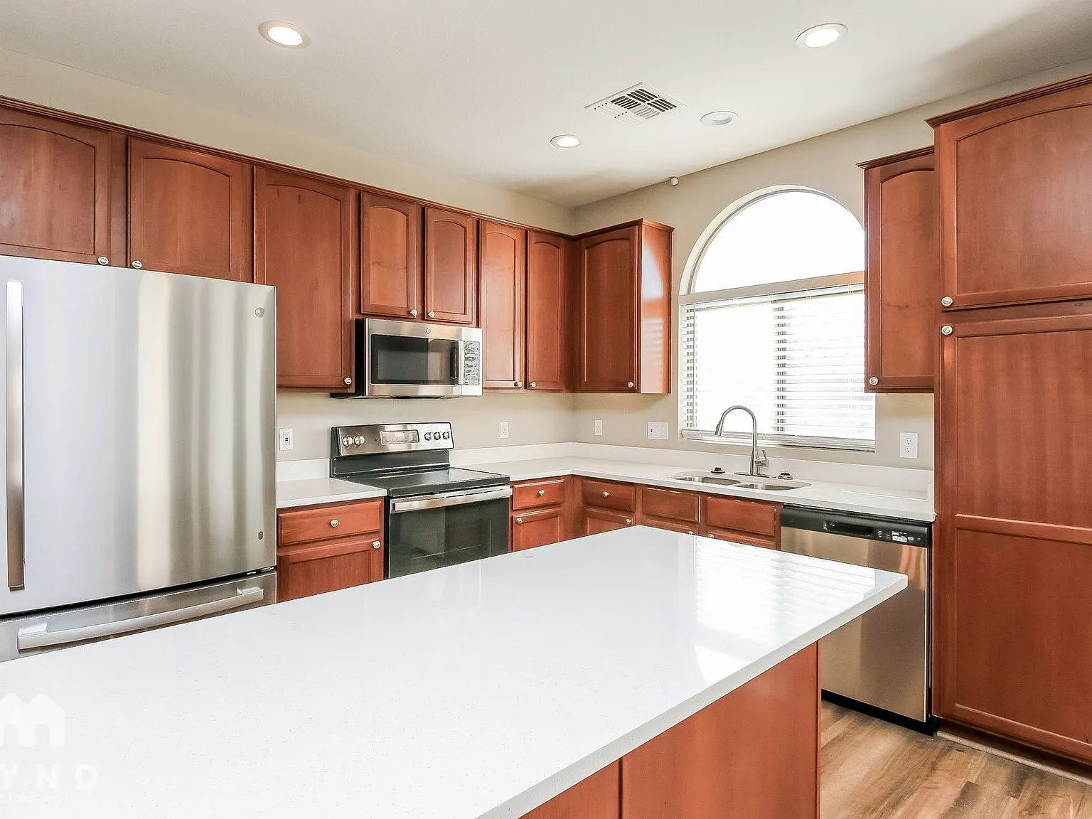3 bed, 2.5 bath, 1750 sqft, $2,215 — Photo 2