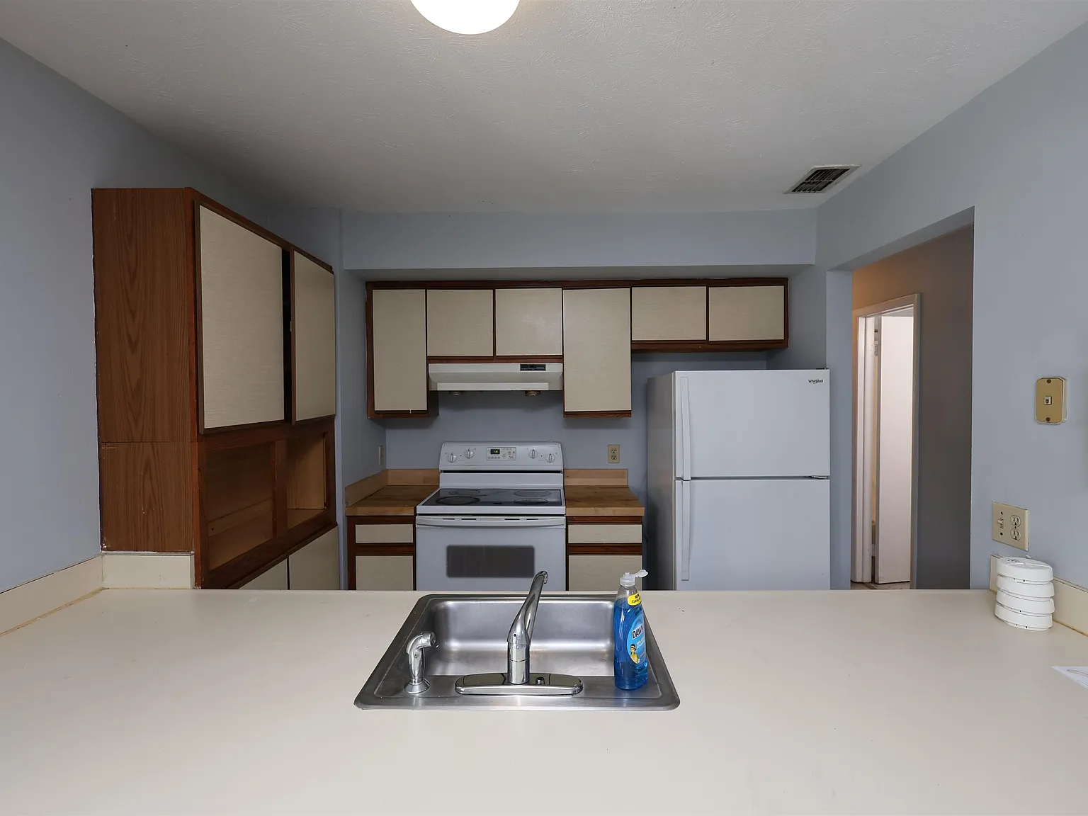 3 bed, 2.0 bath, 932 sqft, $1,675 — Photo 3