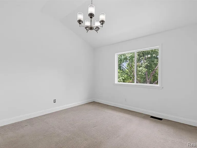 3457 Ashburnam Rd — Photo 33