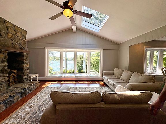 5th image of 421 Hemlock Point Dr