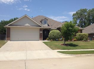 48 Lucas Ln, Edgecliff Village, TX 76134