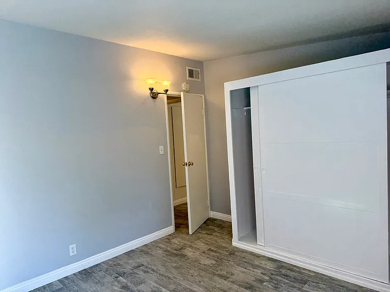 1113 Gravelia St — Photo 9