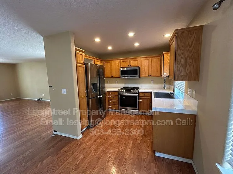 2958 NE 13th Dr — Photo 2