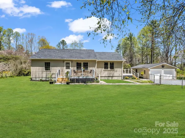 565 Nicholson Creek Rd, Brevard, NC 28712