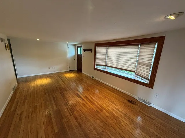 24 Malvern Dr — Photo 2
