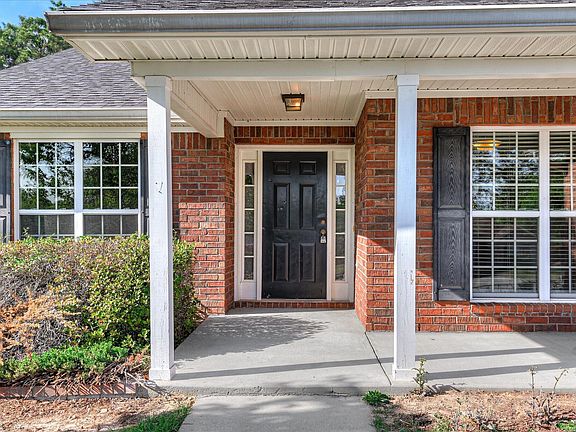 4th image of 521 Country Glen Drive