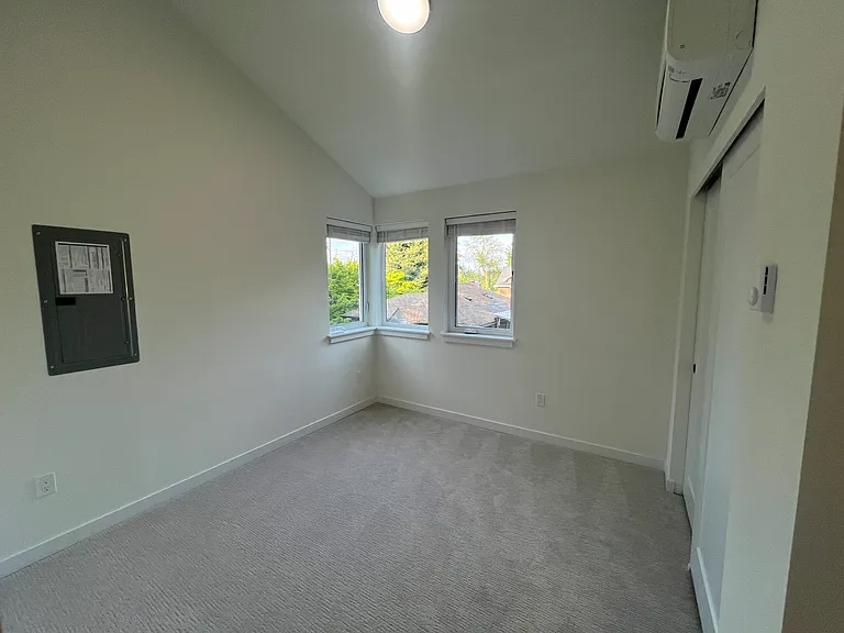 1213 NE 104th St — Photo 11
