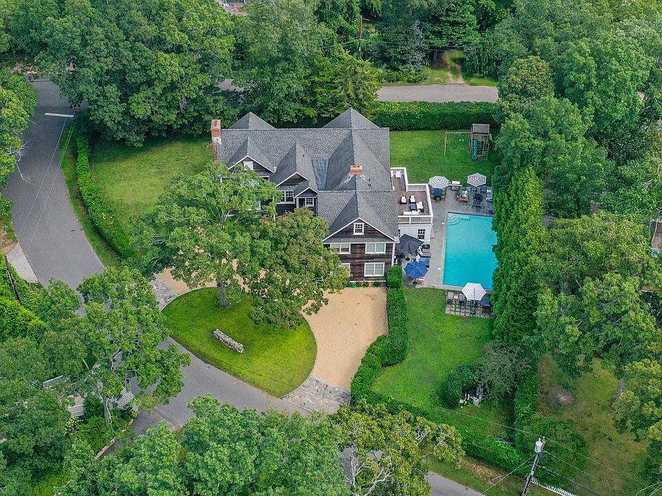 1st image of 28 Bay View Rd N