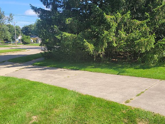 3rd image of 601 Manor Dr