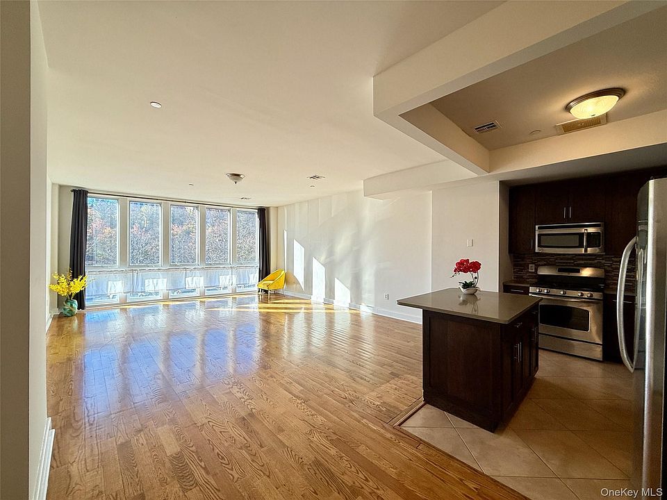 1st image of 90 Bay Street Landing #2G