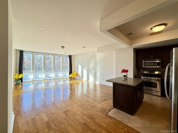90 Bay Street Landing #2G, Staten Island, NY 10301