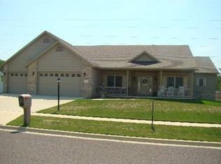 1704 Sycamore, Washington, IL 61571