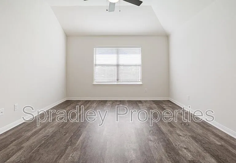 1925 Bayou Wood Ln — Photo 14