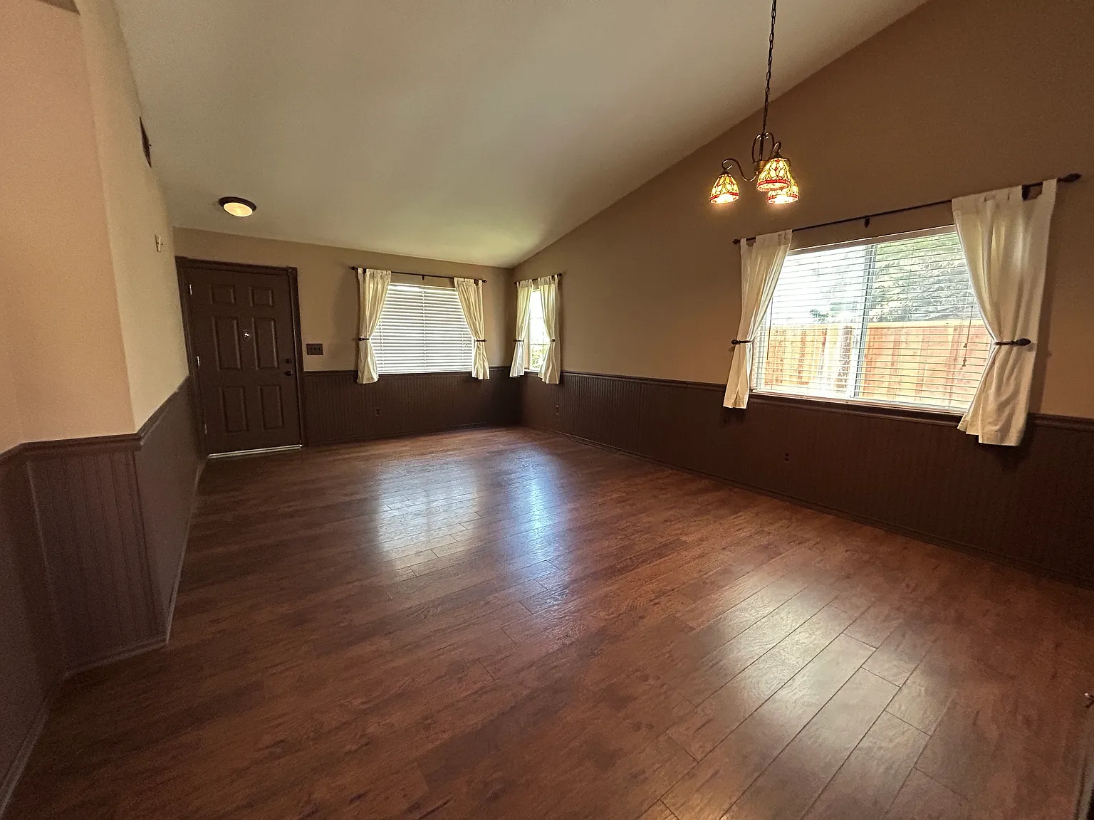3 bed, 1484 sqft, $3,200 — Photo 2