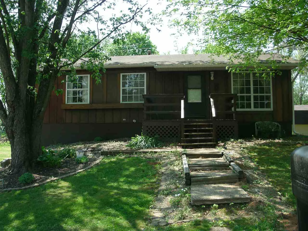 141 W Charles St photo 1