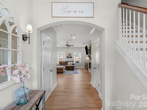 3rd image of 1072 Pecan Ridge Rd