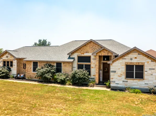 327 DOUBLE GATE RD, Castroville, TX 78009