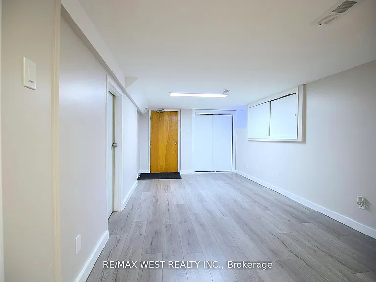 32 Beatrice St #BASEMENT — Photo 5