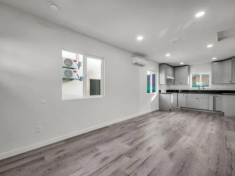 5846 Denver Ave — Photo 3