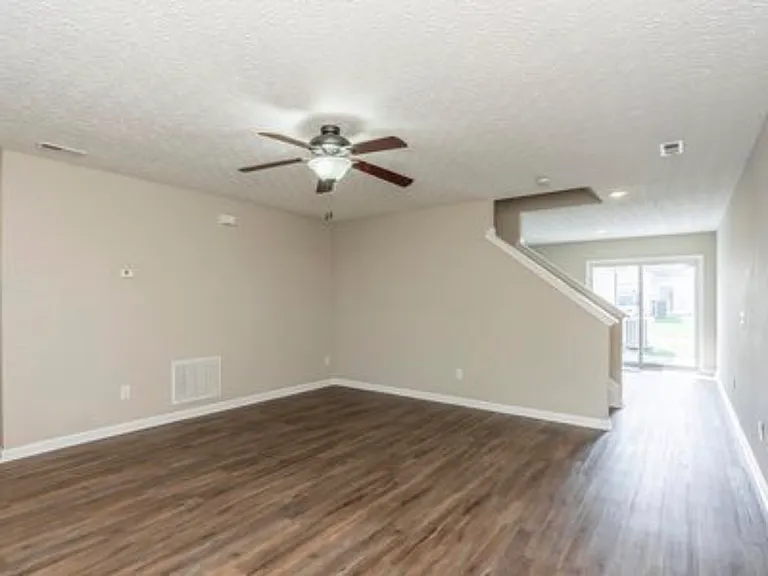 1040 Bella Dona Rd — Photo 3