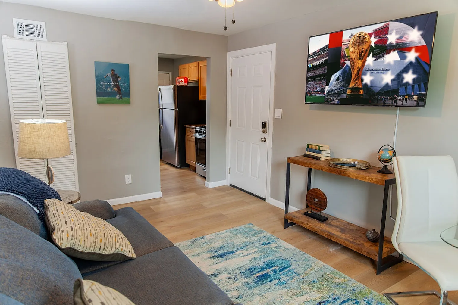 2 bed, 1.0 bath, $5,474 — Photo 1