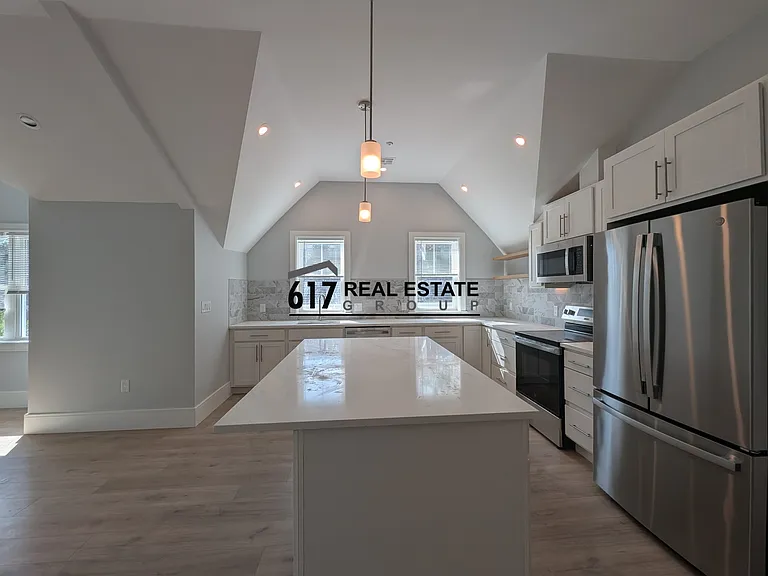 11 Holton St #5 — Photo 5