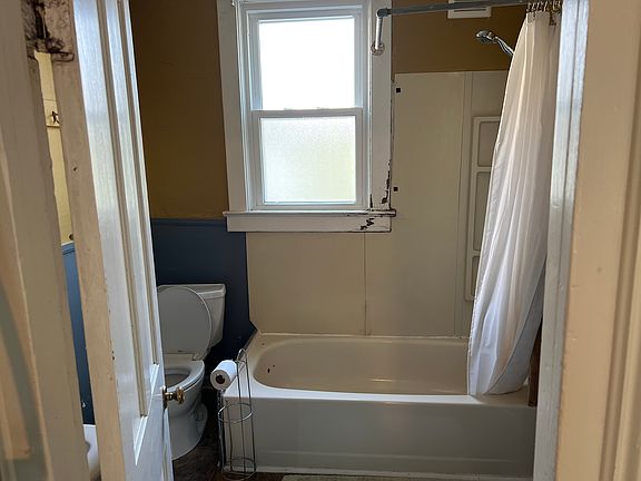 2nd image of 15 E Vine St