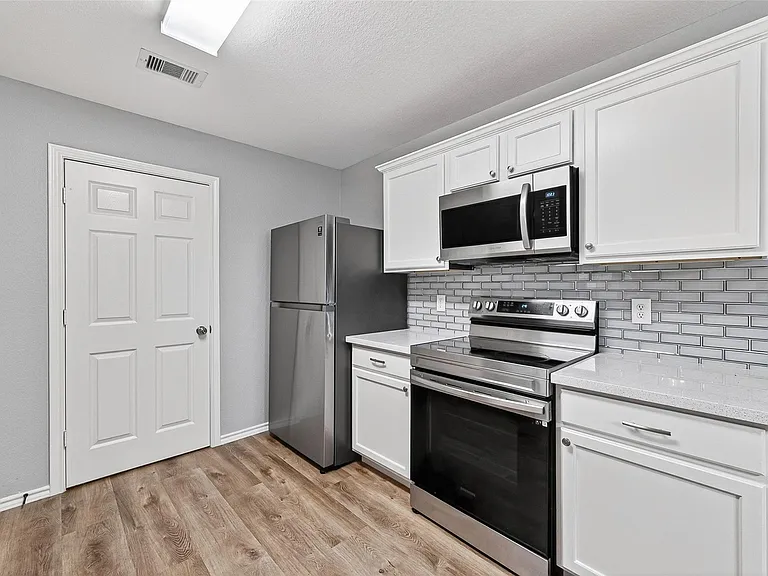 18906 Dennington Dr — Photo 18