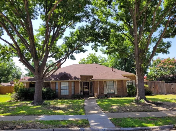 1914 Oakbluff Dr, Carrollton, TX 75007