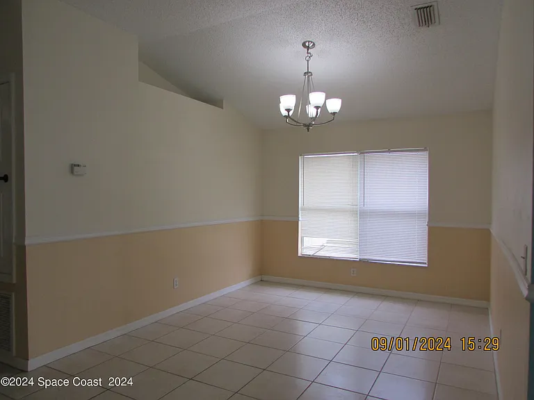 1065 Sedgewood Cir — Photo 5