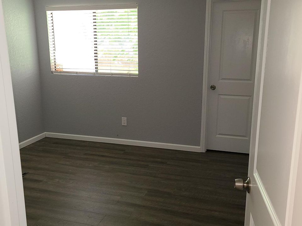 2nd Bedroom with Walkin closet