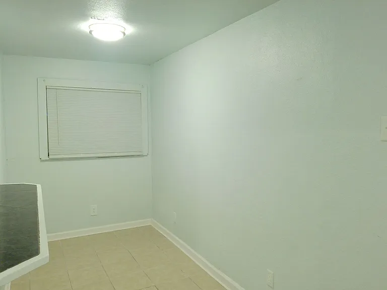 225 Watson St — Photo 7
