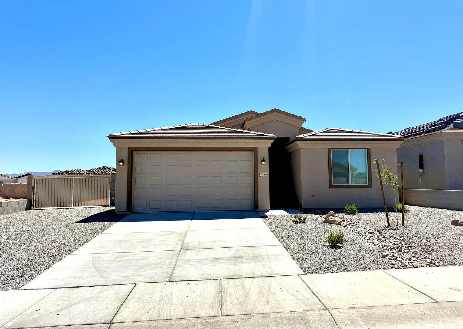 New 2025 Construction 3 Bed / 2 Bath Home with RV Parking & Modern Finishes Available Now! — Photo 2
