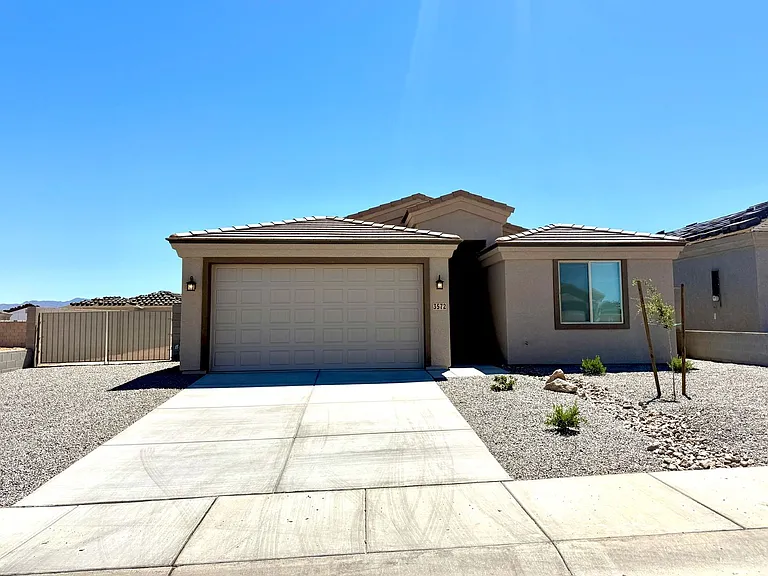 3572 Charleston Loop — Photo 2