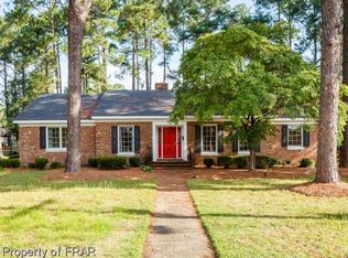 2804 Mirror Lake Dr, Fayetteville, NC 28303