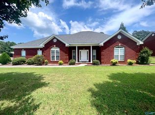 140 Fawn Ridge Dr, Decatur, AL 35603