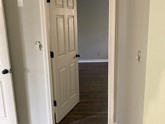 3rd image of 207 Banbury Ln