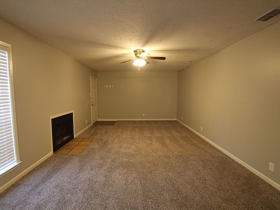 Wyndham Hill Apartments conveniently located in Southeast Tyler 4222