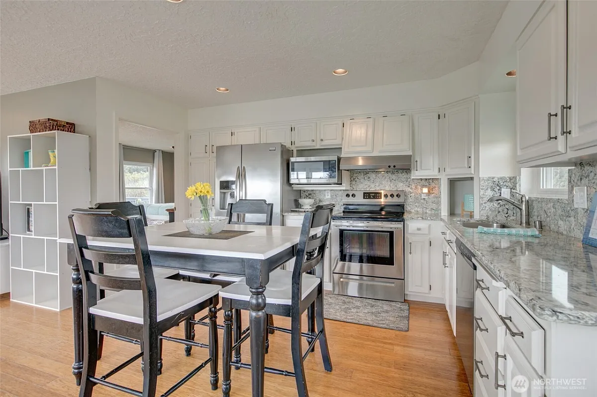 1 bed, 1300 sqft, $1,850 — Photo 4