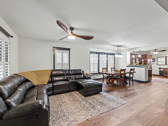 4th image of 44 Franklin Ave