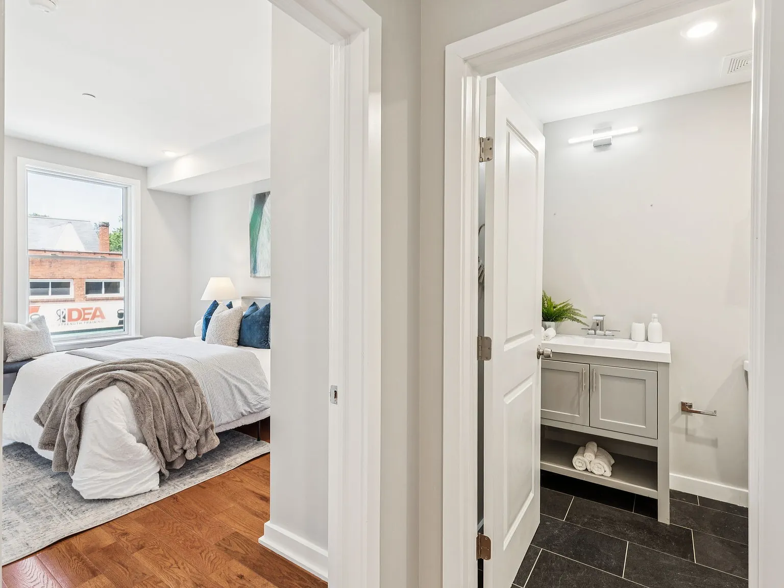 2 bed, 1043 sqft, $3,390 — Photo 3