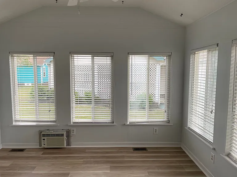 480 Saltaire Dr — Photo 14